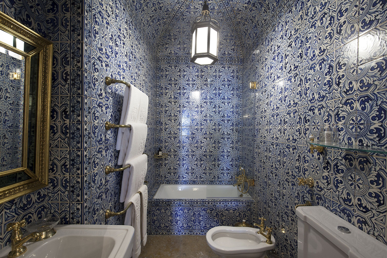 Bathroom 4, Casa dell'Arte Club House, Lisbon
