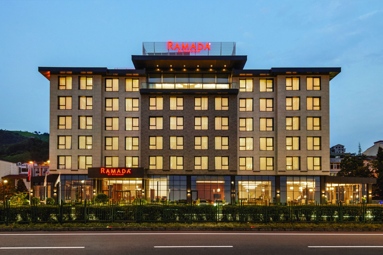 Exterior & Views