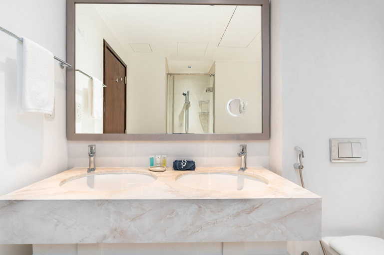 Bathroom 2, Paloma Tower 3705, Dubai