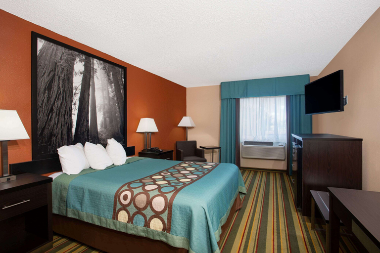 Bedroom 3, Super 8 by Wyndham Chico, Butte