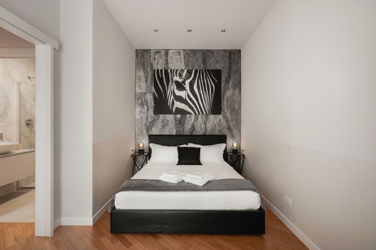 Bedroom 1, Deluxe Central Apartment, Bergamo