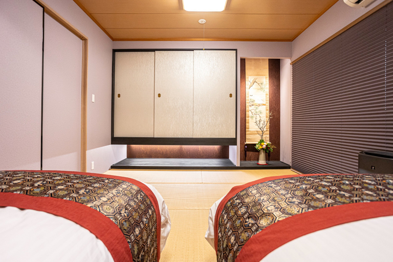 Bedroom 4, Neos Sanjo, Kyoto