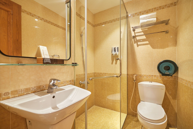 Bathroom 3, Bin Bin 10 - Mimosa Hotel near Tan Son Nhat Airport, Tân Bình