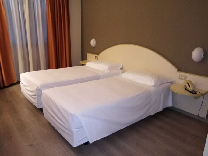 Bedroom 3, Hotel Des Alpes, Torino