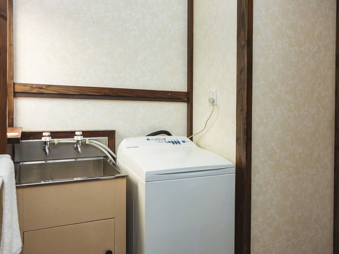 Bathroom 5, Middle Park Motel, Marlborough