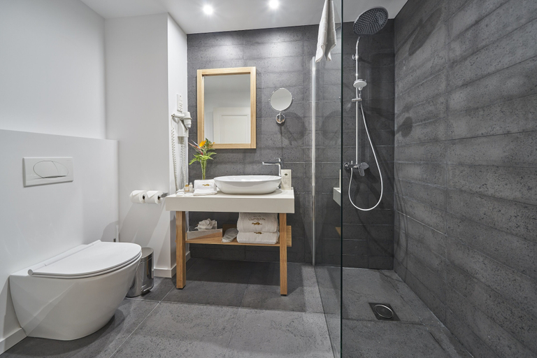 Bathroom 5, Hotel Quinta Do Furao, Santana