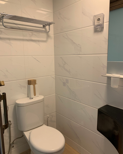 Bathroom, Skyhouse BSD Studio Apartment by Kakole Sanctuary Next to Aeon BSD, South Tangerang