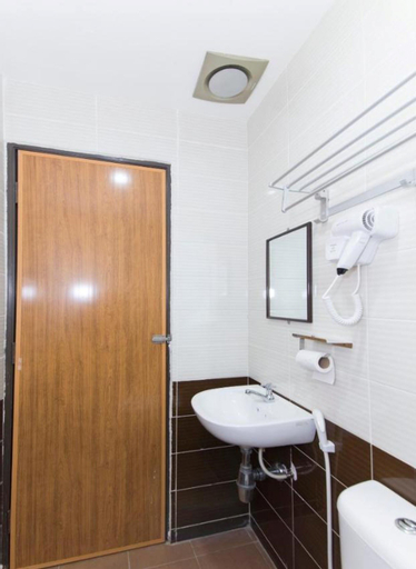 Bathroom 17