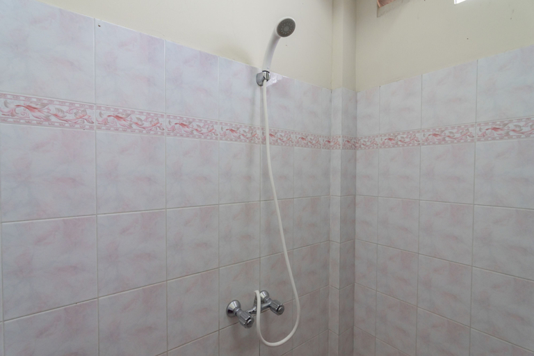 Bathroom 3, RedDoorz @ Achino Hotel Bandung, Bandung