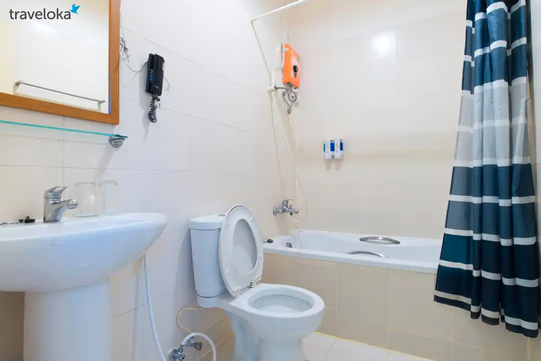 Bathroom 25