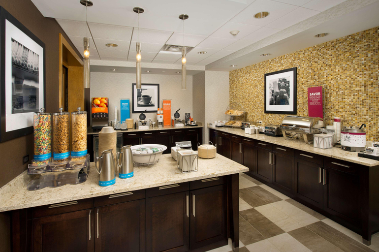 Food & Drinks 5, Hampton Inn & Suites Baltimore North/Timonium, Md, Baltimore