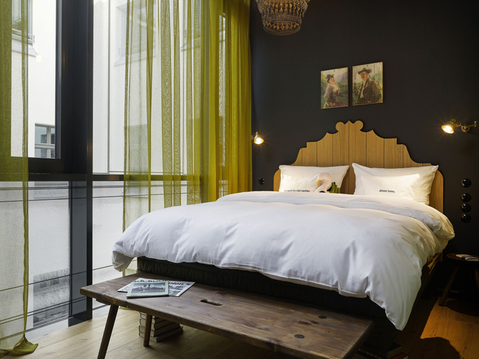 Bedroom 3, 25hours Hotel The Royal Bavarian, München