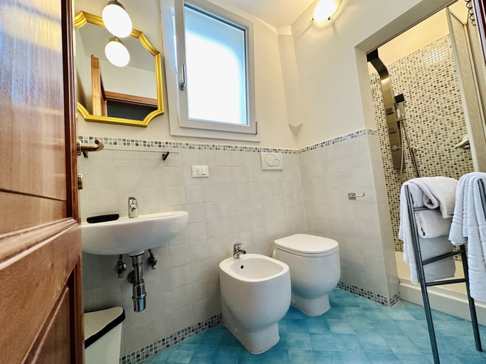 Bathroom 5, San Marco View, Florence