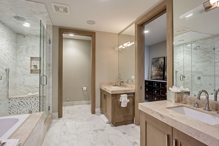 Bathroom 13