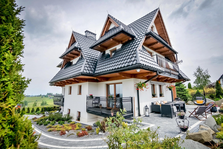 Exterior & Views