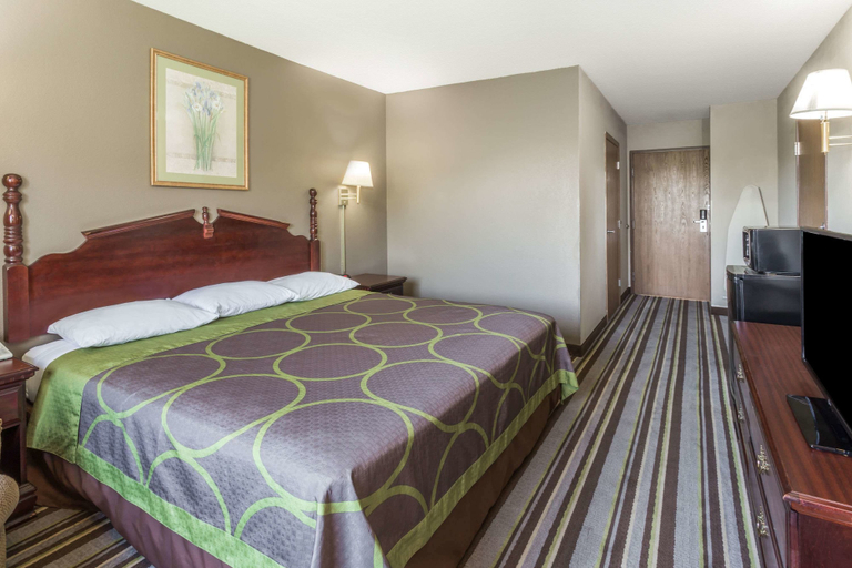 Bedroom 4, Super 8 by Wyndham Yorkville, Kendall