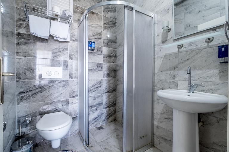 Bathroom 4, Stanbol Apart, Beyoğlu