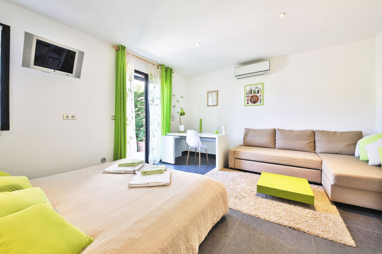 Bedroom 2, La Villa Louancelie, Var