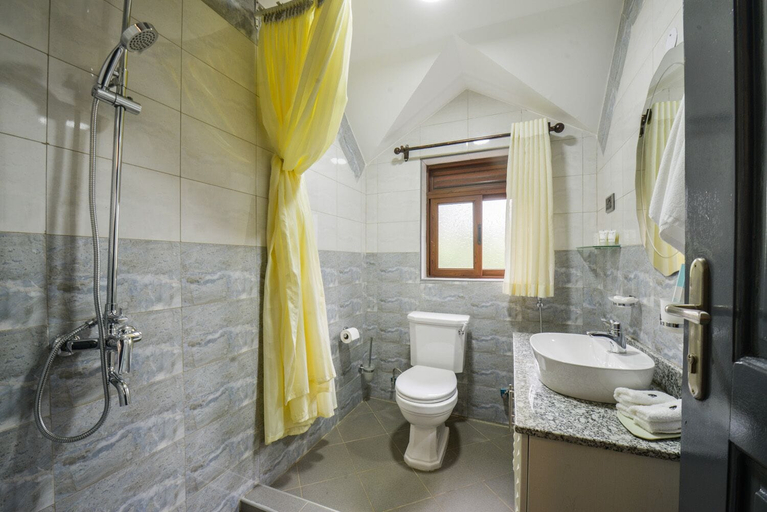 Bathroom 4, Kabale Safari Club, Kabale