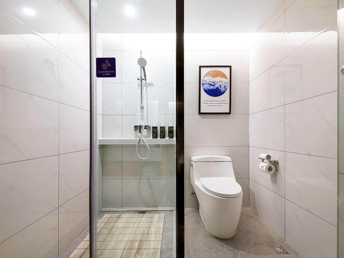 Bathroom 3, Kyriad Marvelous Hotel Henan Xinyang Pingqiao, Xinyang
