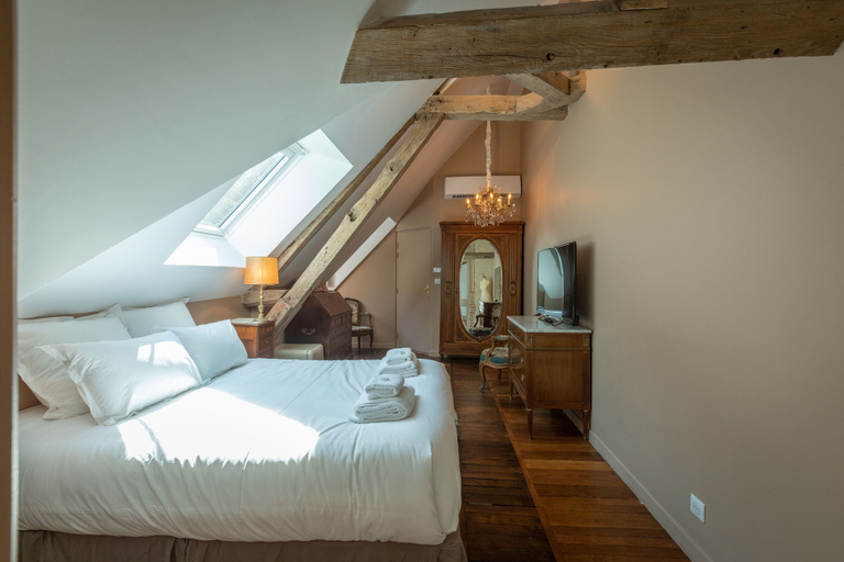 Bedroom 2, Charnay Plaisance, Cher