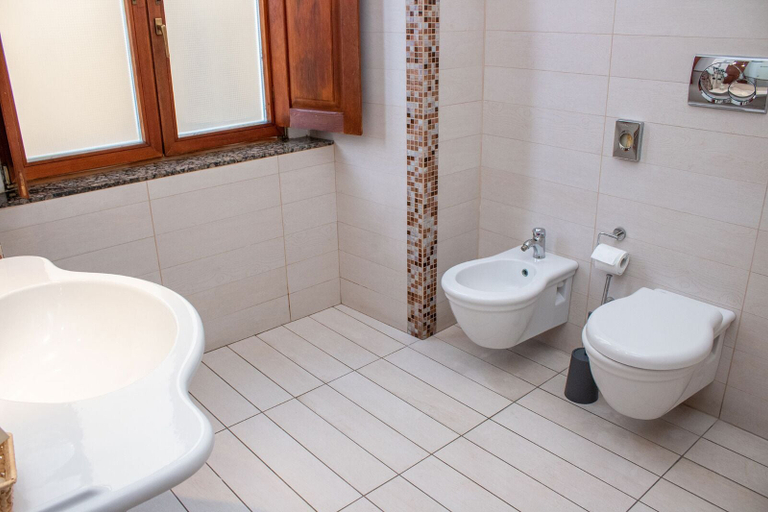 Bathroom 3, Le Stanze del Vicerè, Napoli