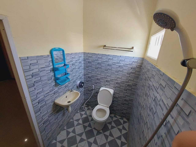 Bathroom, Kaja Guest House by Pesen Kamar, Malang