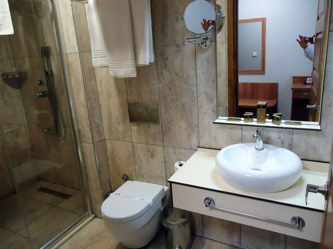 Bathroom 5, Golden Lounge Hotel, Tuzla