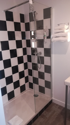 Bathroom 4, Hôtel Ibis Styles Marseille Vieux Port, Bouches-du-Rhône