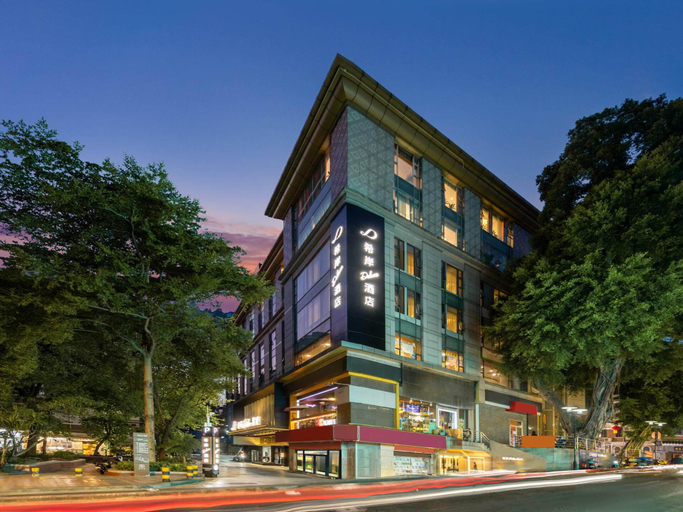 Exterior & Views