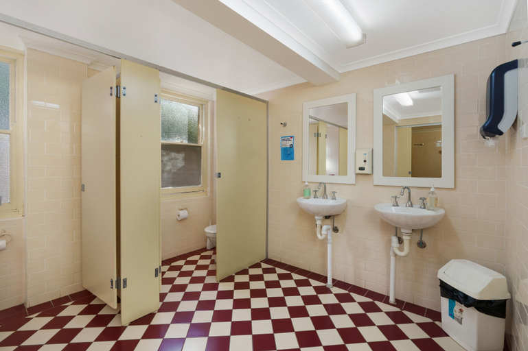 Bathroom 4, Bundanoon Hotel, Wingecarribee