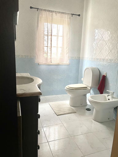 Bathroom 3, R. Principal 25, Torres Vedras