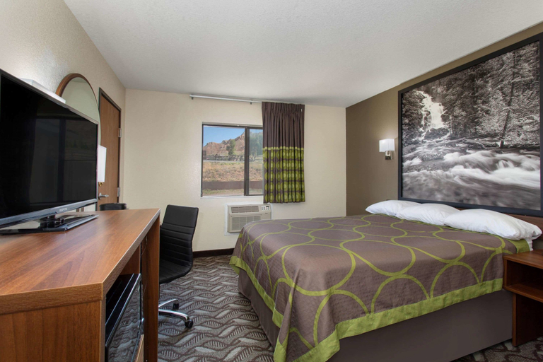 Bedroom 5, Super 8 by Wyndham Dubois, Fremont