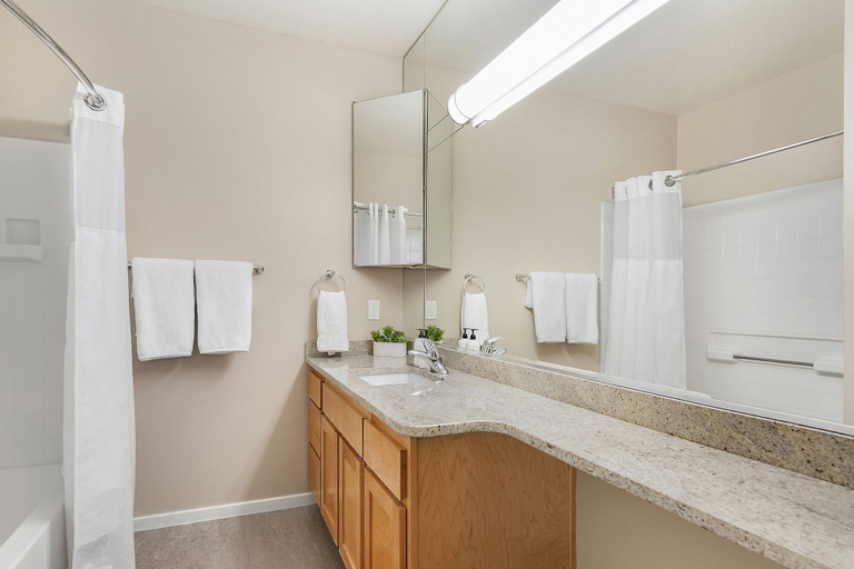 Bathroom 3, Kasa Bellevue Seattle, King