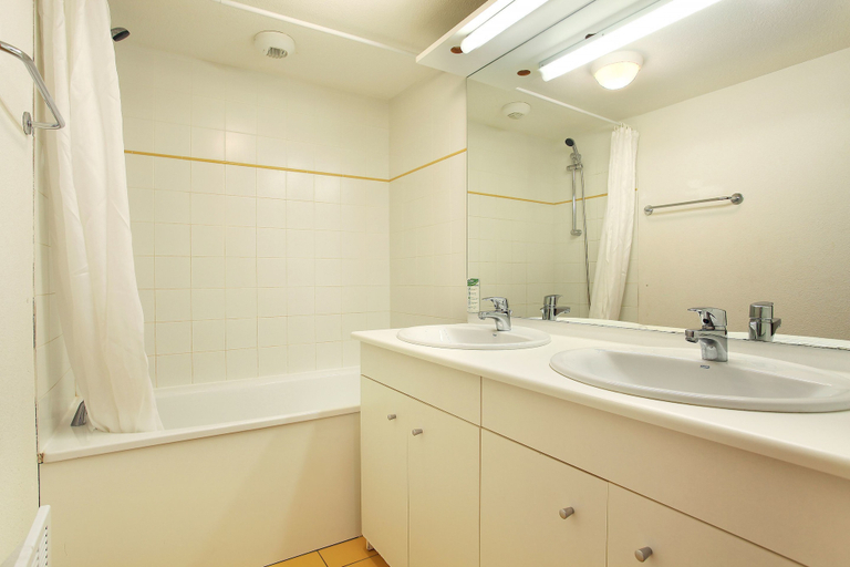 Bathroom, Résidence Odalys Le Buet, Haute-Savoie