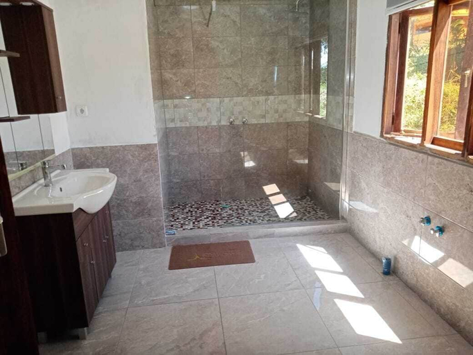 Bathroom 4, Restaurante Calor Tropical, Maputo