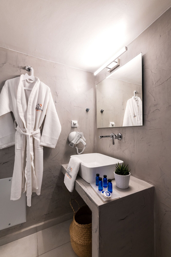Bathroom 5, Sunset Paraportiani Rooms, South Aegean