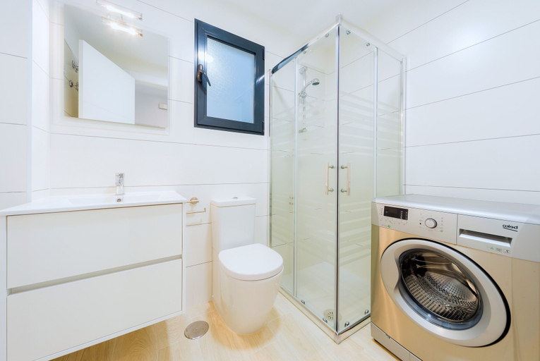 Bathroom 4, Endless summer of Pinada Beach 3, Alicante