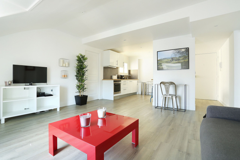 Others 5, Apartment Ponthieu - Champs Elysées, Paris