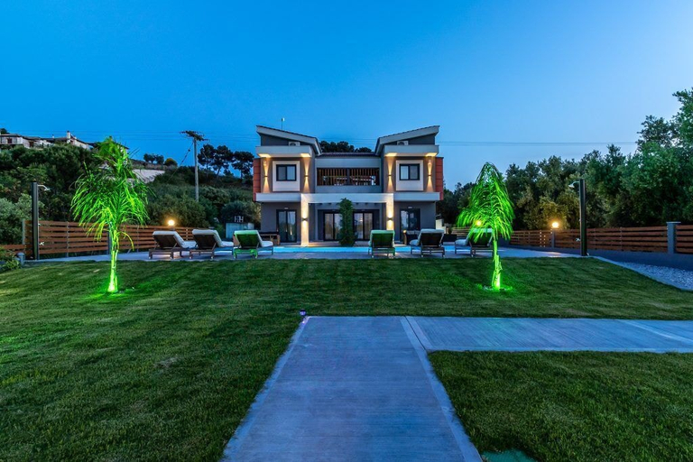 Exterior & Views