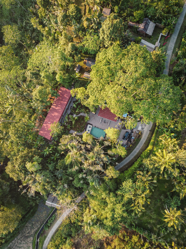 Exterior & Views 25