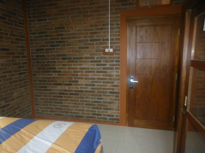 Bedroom 5, Homestay Omah Kayu, Batu Bata (HOKABABA), Sleman