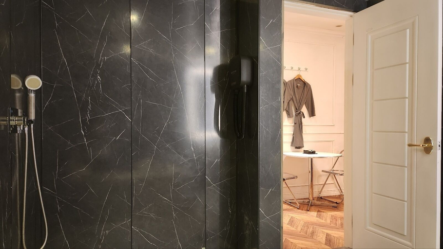 Bathroom 3, K hotel, Gyeyang