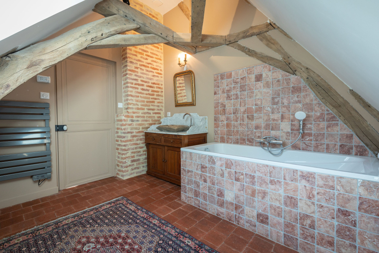 Bathroom 5, Charnay Plaisance, Cher