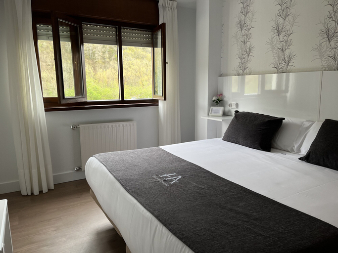 Bedroom 2, Hotel Avelina, Asturias