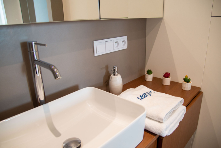 Bathroom 5, Maya's 46, Gdańsk City