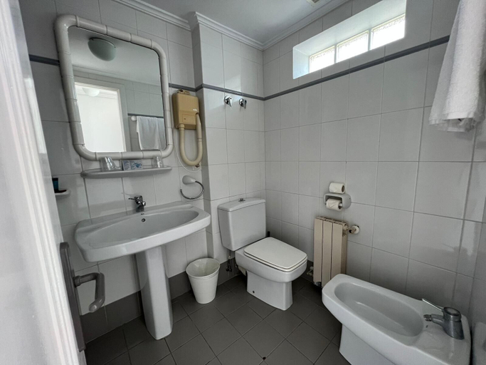 Bathroom 3, Hotel Miramar, Cantabria