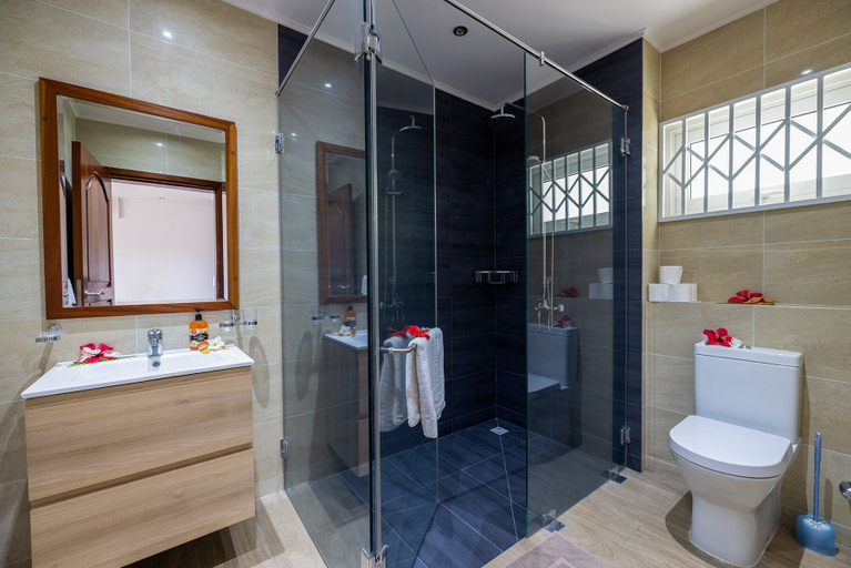 Bathroom 3, Crystal Shores Self Catering Apartments - Seychelles