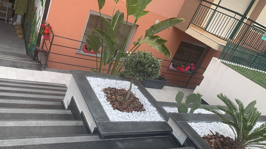 Exterior & Views 2, HOTEL PORTUM, Messina