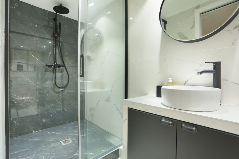 Bathroom 3, Sublime appartement St Honore (Boissy), Paris